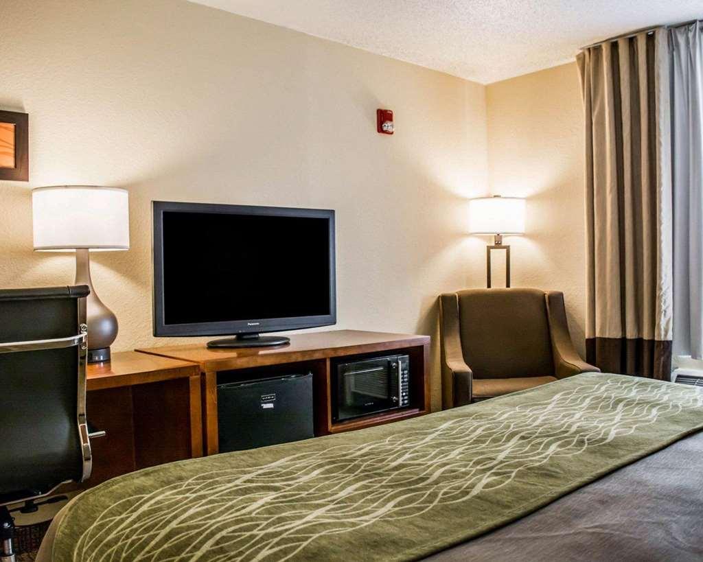 Comfort Inn Fort Myers Northeast Номер фото