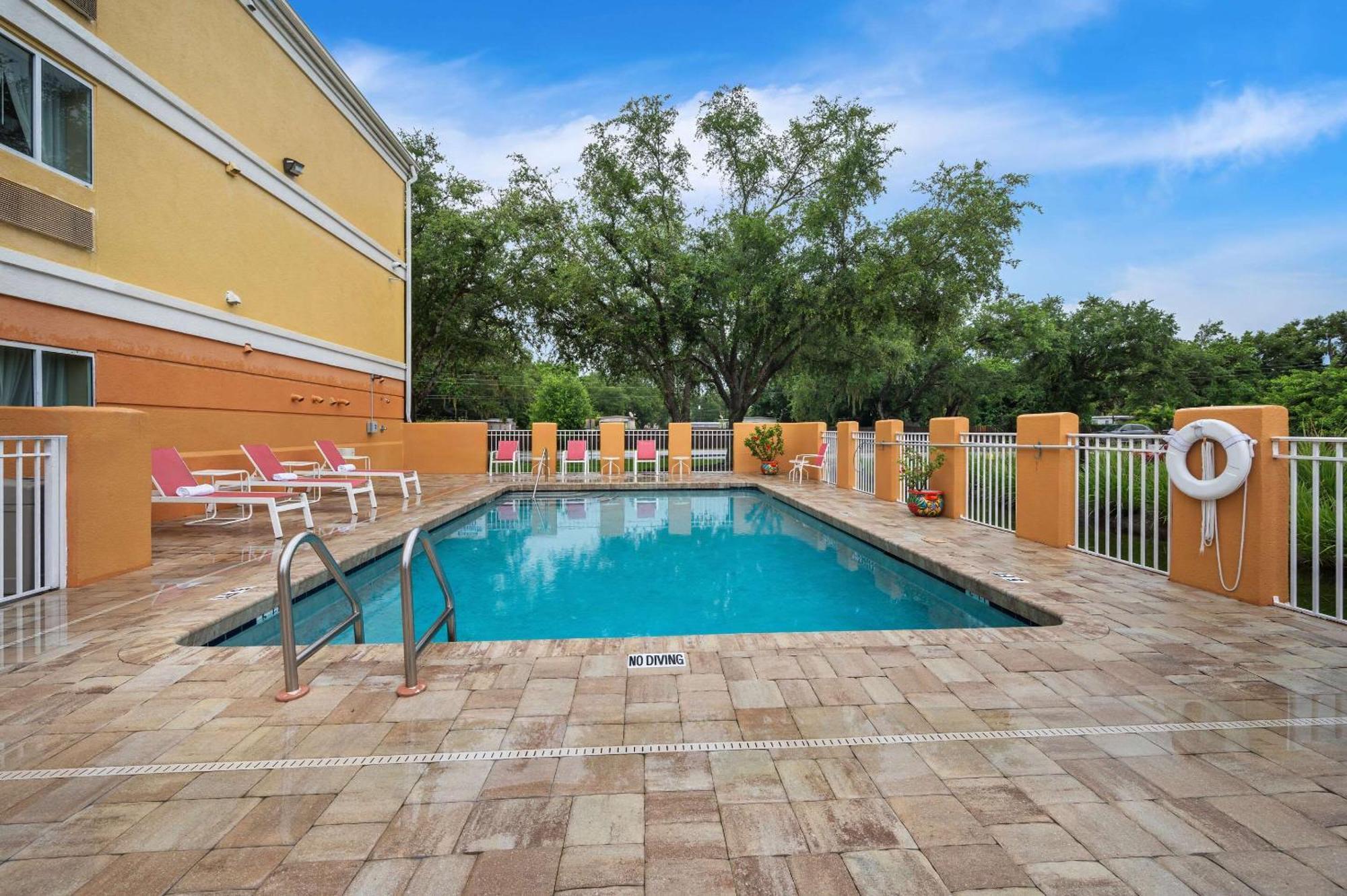 Comfort Inn Fort Myers Northeast Экстерьер фото