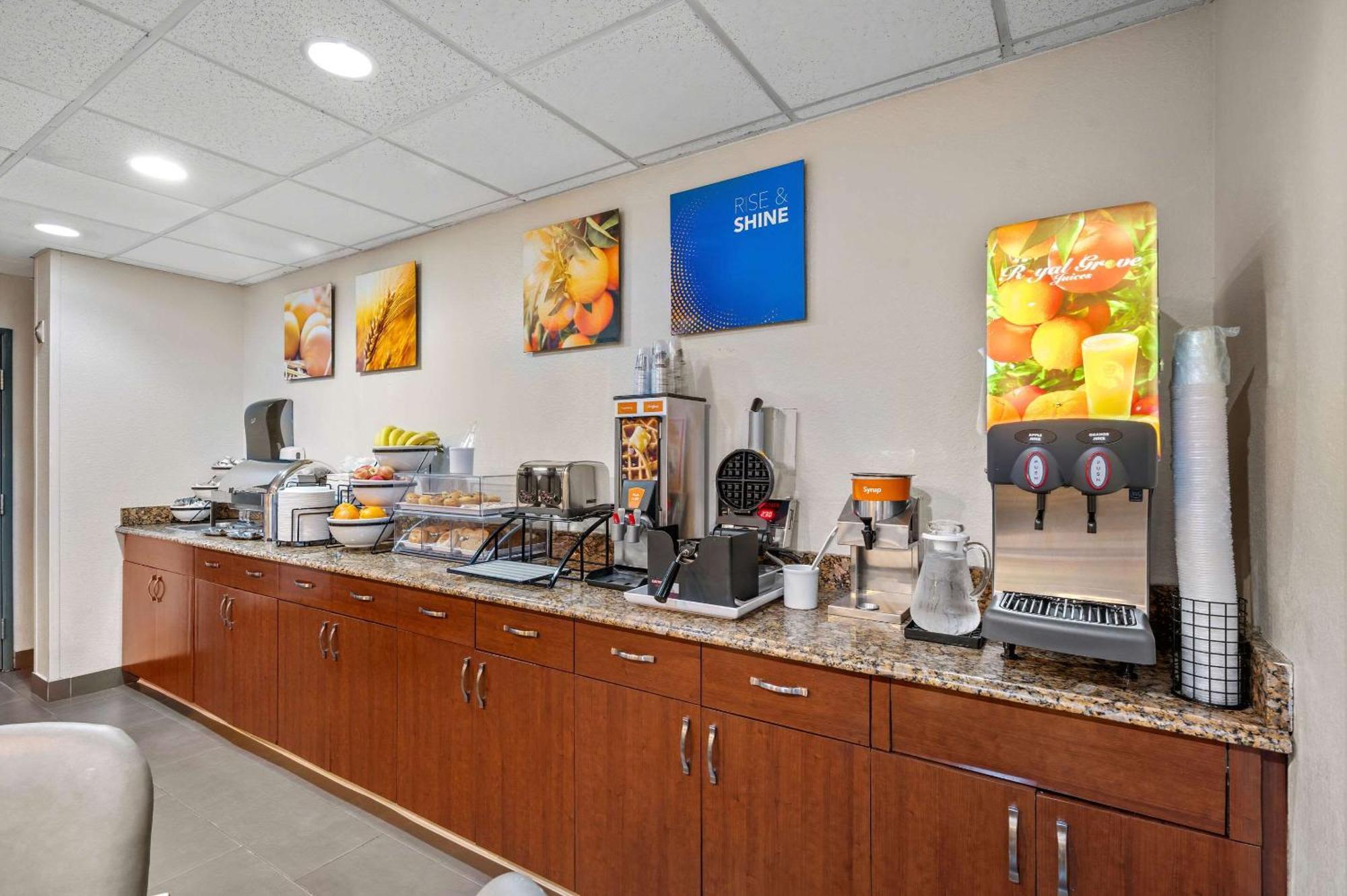 Comfort Inn Fort Myers Northeast Экстерьер фото