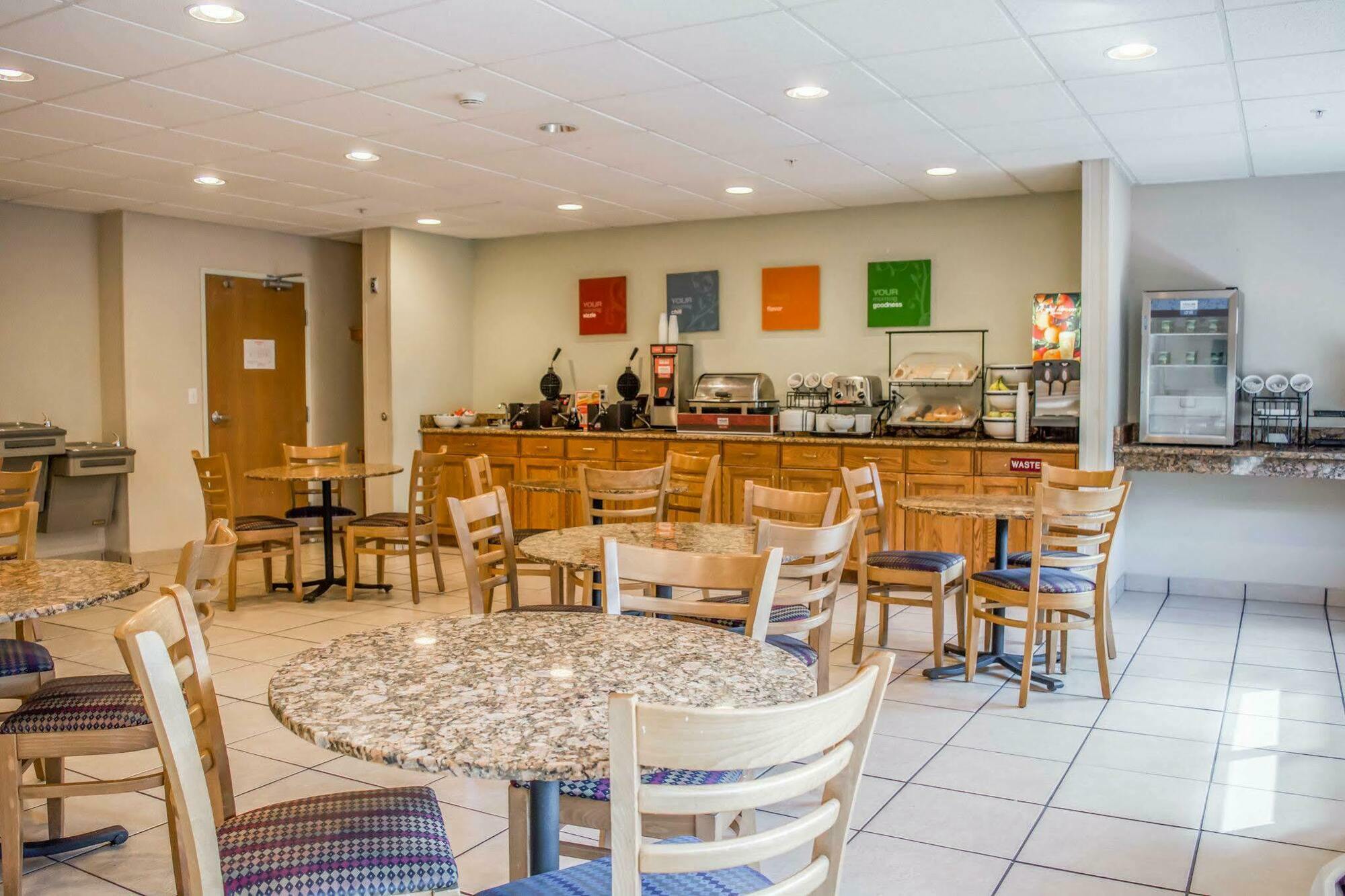Comfort Inn Fort Myers Northeast Экстерьер фото